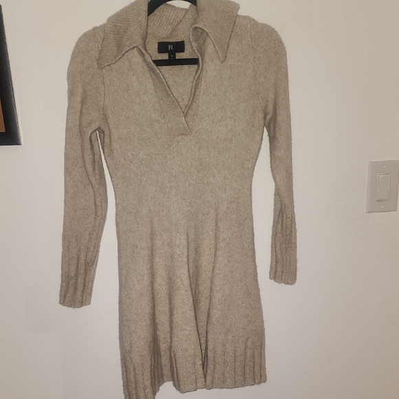 Banana Republic Cream V-Neck Sweater Dress with Ribbed Texture Sleeve - Picture 3 of 7